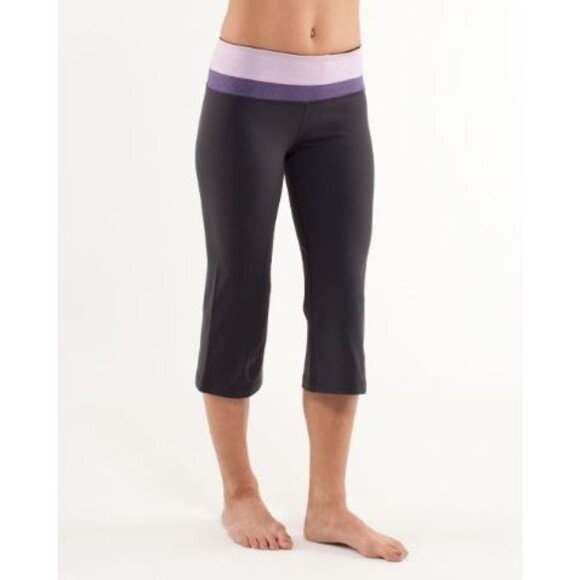 Lululemon Groove Crop Reversible Size 8 - Picture 1 of 5